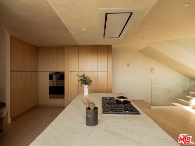 1778 Viewmont Drive, Los Angeles, CA 90069