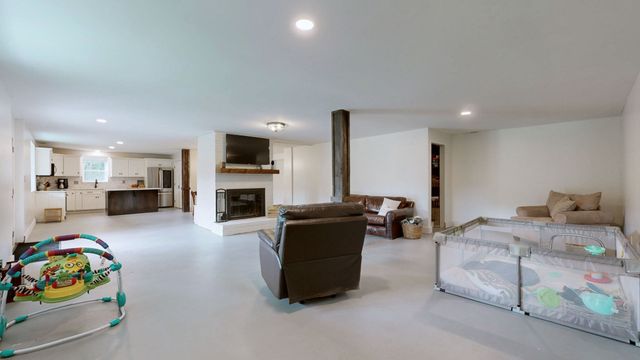 401 South Rd, Cottontown, TN 37048