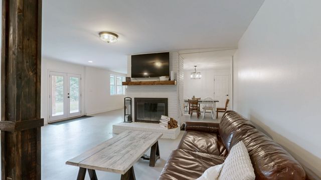 401 South Rd, Cottontown, TN 37048
