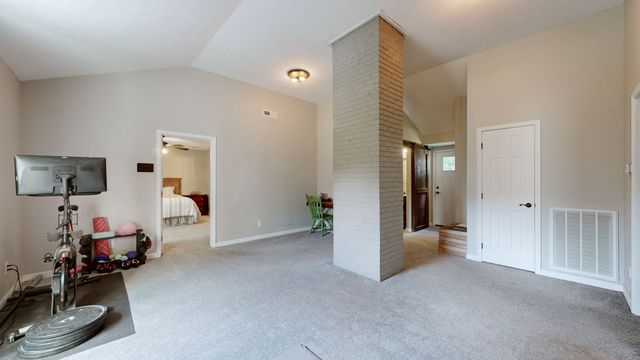 401 South Rd, Cottontown, TN 37048