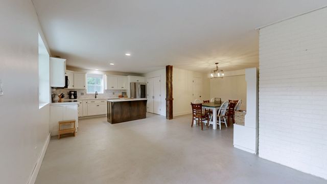 401 South Rd, Cottontown, TN 37048