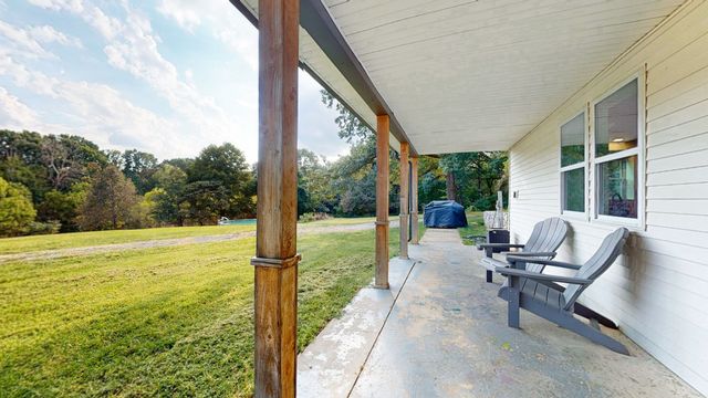 401 South Rd, Cottontown, TN 37048
