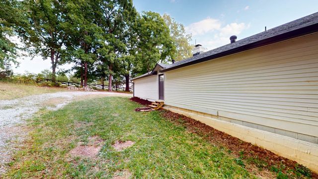 401 South Rd, Cottontown, TN 37048