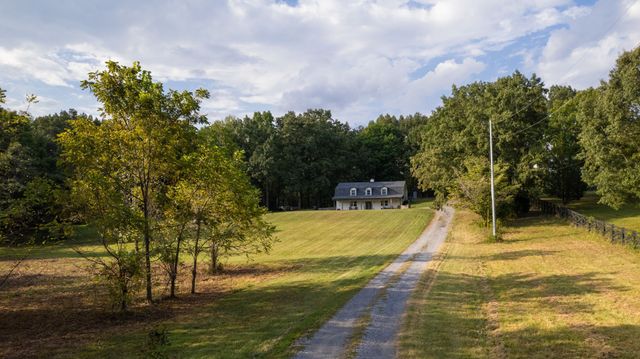 401 South Rd, Cottontown, TN 37048