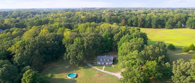 401 South Rd, Cottontown, TN 37048