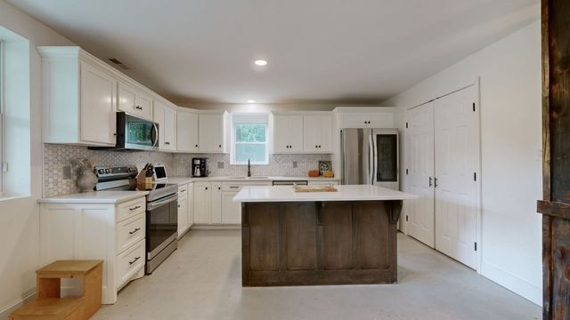 401 South Rd, Cottontown, TN 37048