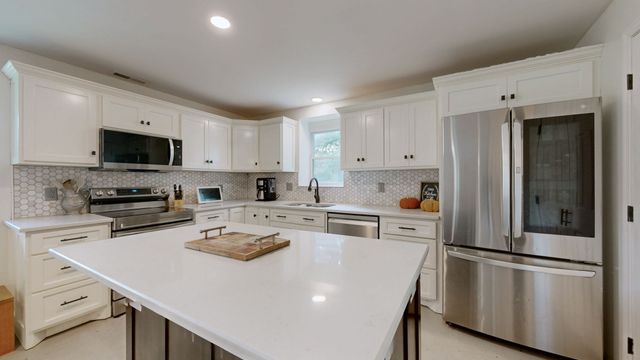 401 South Rd, Cottontown, TN 37048
