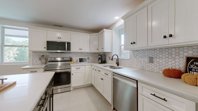 401 South Rd, Cottontown, TN 37048