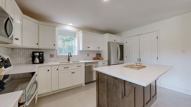 401 South Rd, Cottontown, TN 37048