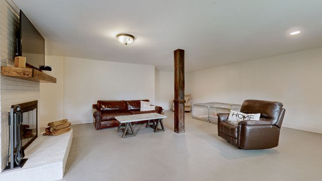 401 South Rd, Cottontown, TN 37048
