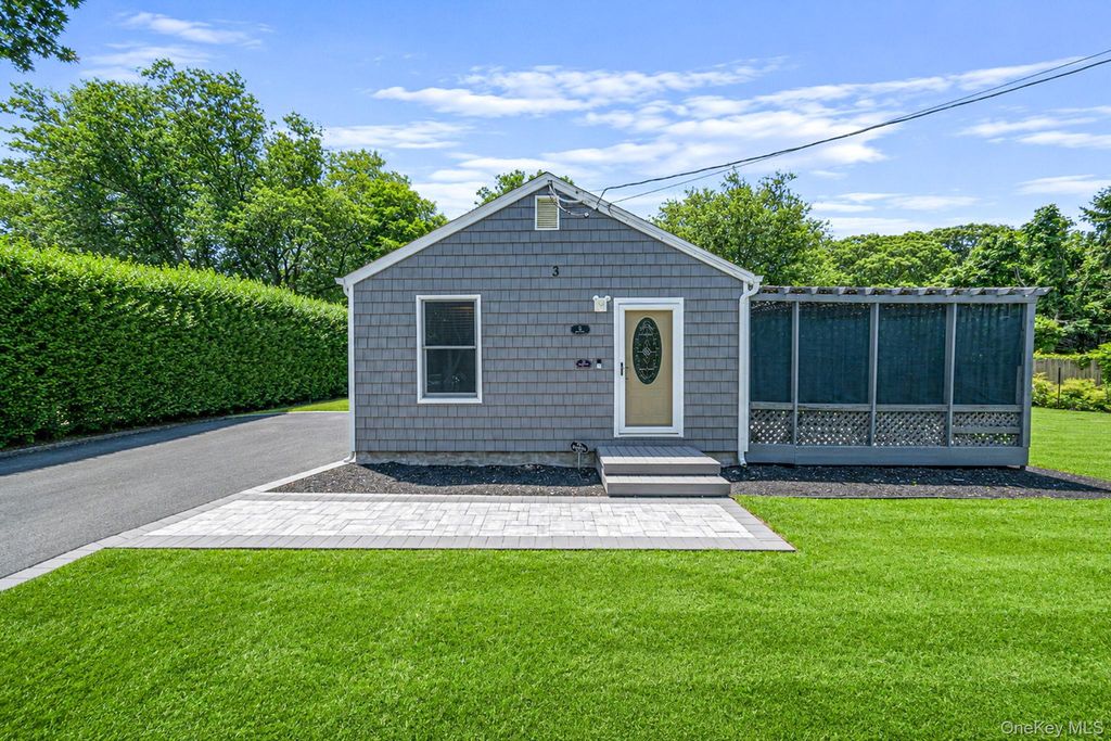 3 Bay Lane, Brookhaven, NY 11719