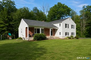 8 Lawton Drive, Simsbury, CT 06070