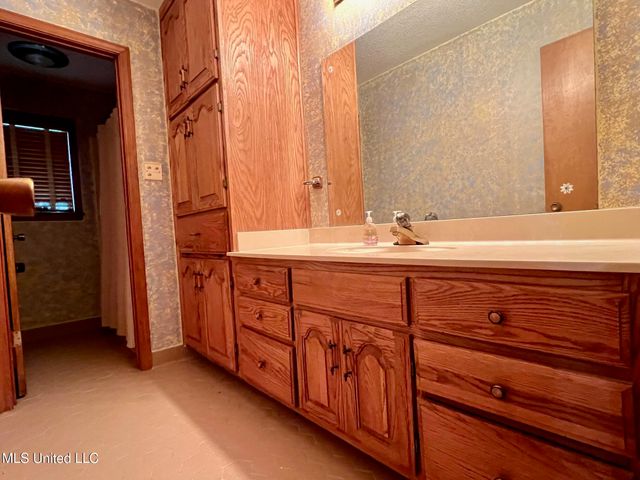 8080 Tchulahoma Road, Southaven, MS 38671