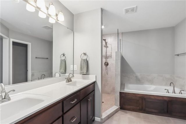 7700 N Lawn Avenue N, Kansas City, MO 64119