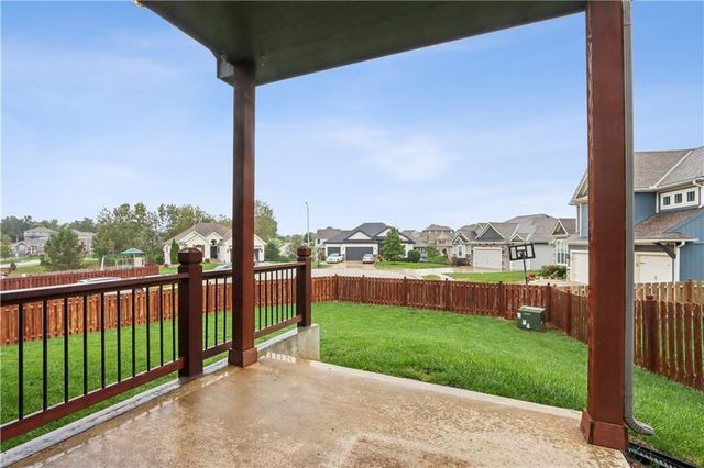 7700 N Lawn Avenue N, Kansas City, MO 64119