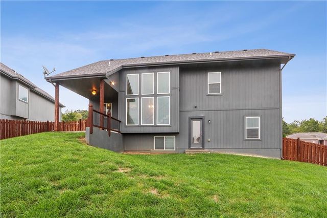 7700 N Lawn Avenue N, Kansas City, MO 64119