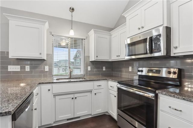 7700 N Lawn Avenue N, Kansas City, MO 64119