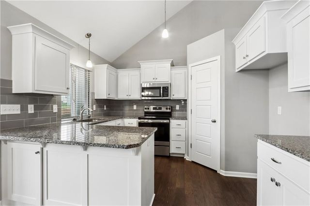 7700 N Lawn Avenue N, Kansas City, MO 64119