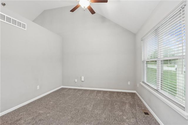 7700 N Lawn Avenue N, Kansas City, MO 64119