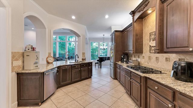 3 N Fair Manor Circle, Spring, TX 77382