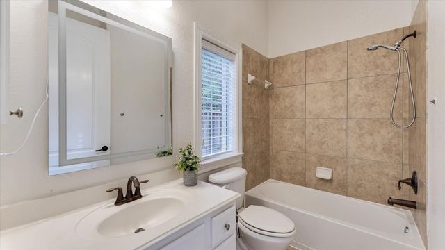 3 N Fair Manor Circle, Spring, TX 77382