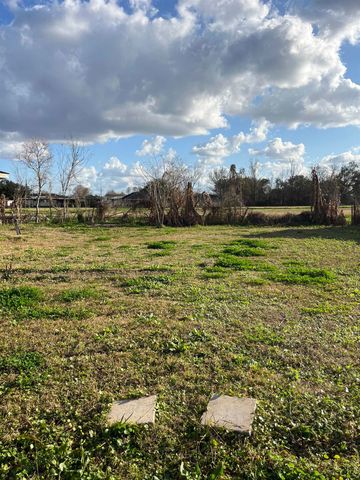 19451 Lemon St, Vacherie, LA 70090