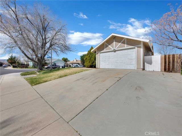 1703 E Avenue R3, Palmdale, CA 93550