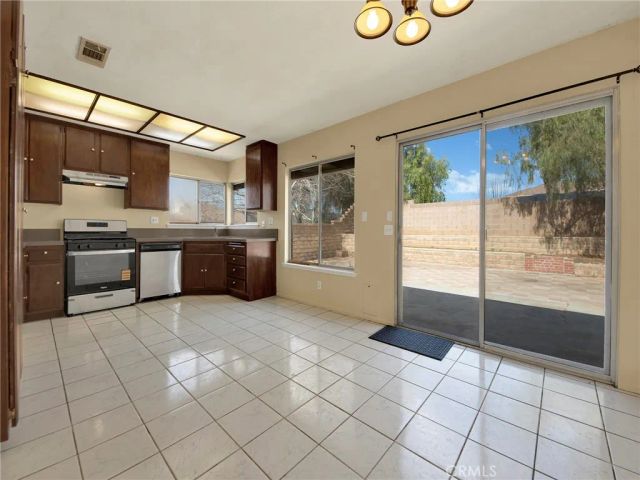 1703 E Avenue R3, Palmdale, CA 93550