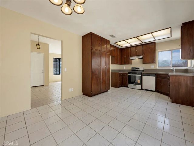 1703 E Avenue R3, Palmdale, CA 93550