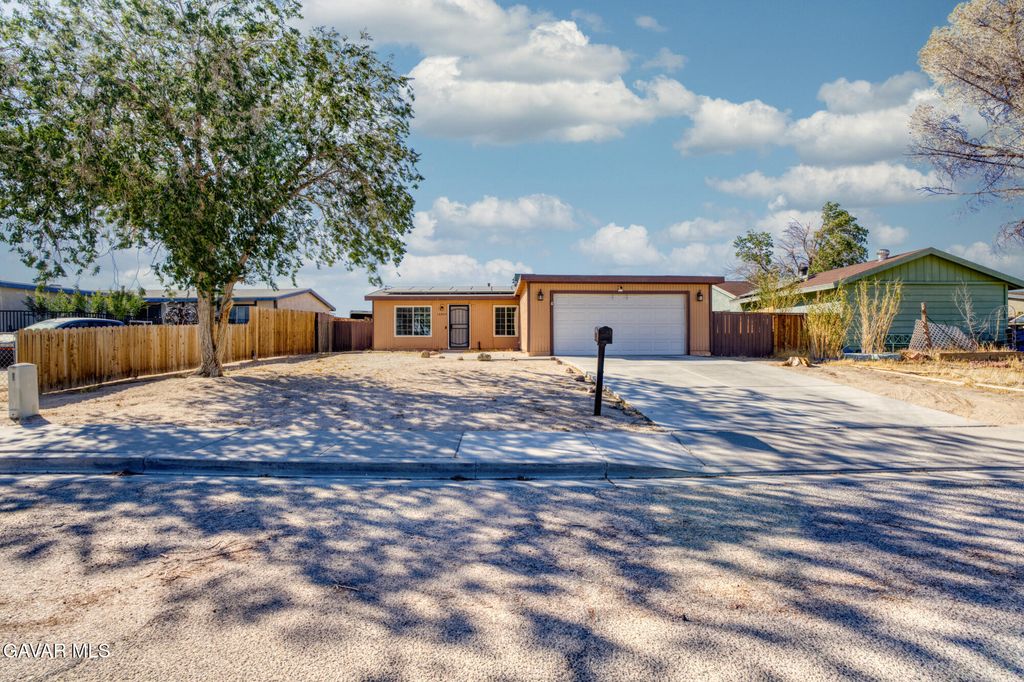 10945 Rome Beauty Drive, California City, CA 93505