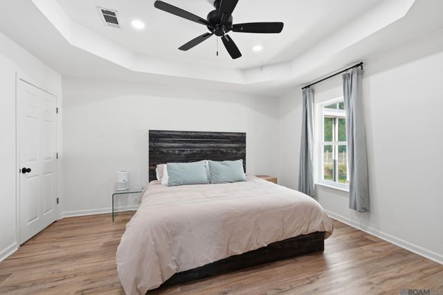 3041 Myrtle Grove Dr, Saint George, LA 70810