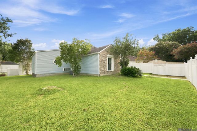 3041 Myrtle Grove Dr, Saint George, LA 70810