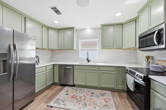 3041 Myrtle Grove Dr, Saint George, LA 70810