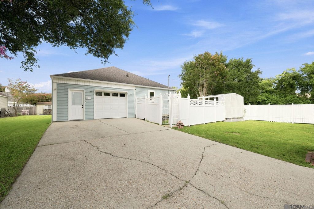 3041 Myrtle Grove Dr, Saint George, LA 70810