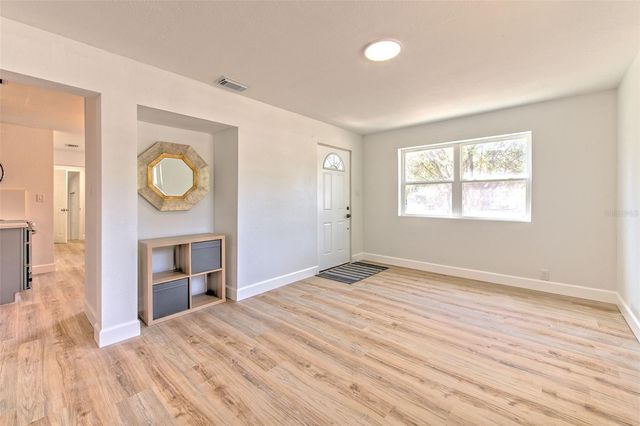 2002 E HANNA AVENUE, Tampa, FL 33610