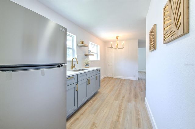 2002 E HANNA AVENUE, Tampa, FL 33610