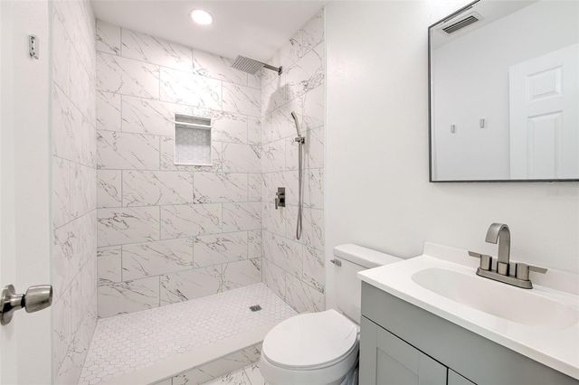 2002 E HANNA AVENUE, Tampa, FL 33610