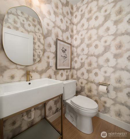 454 NE 40th Street, Seattle, WA 98105