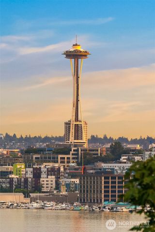 454 NE 40th Street, Seattle, WA 98105