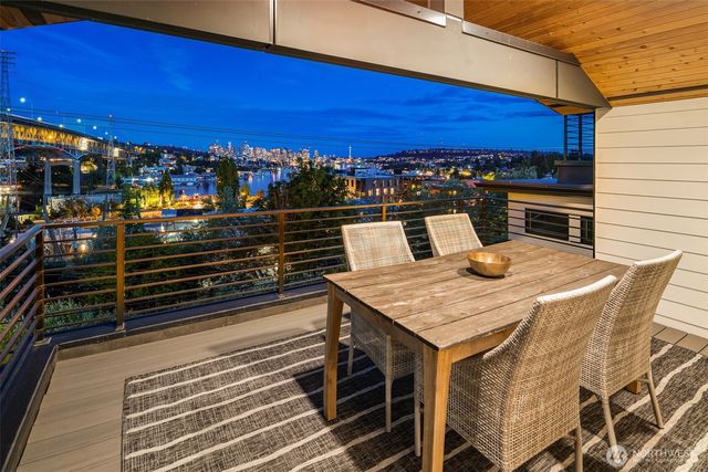 454 NE 40th Street, Seattle, WA 98105
