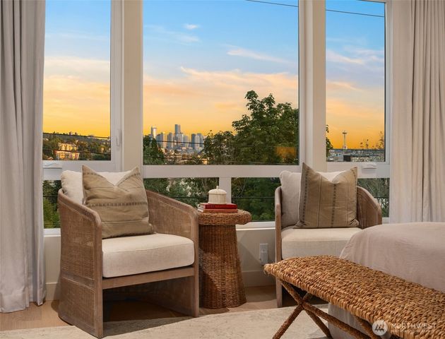 454 NE 40th Street, Seattle, WA 98105