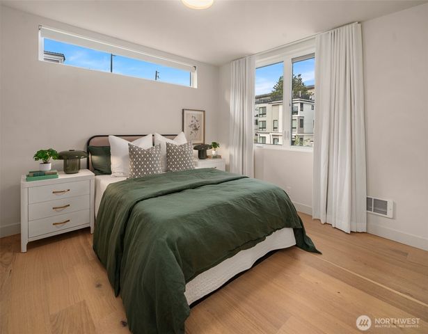 454 NE 40th Street, Seattle, WA 98105