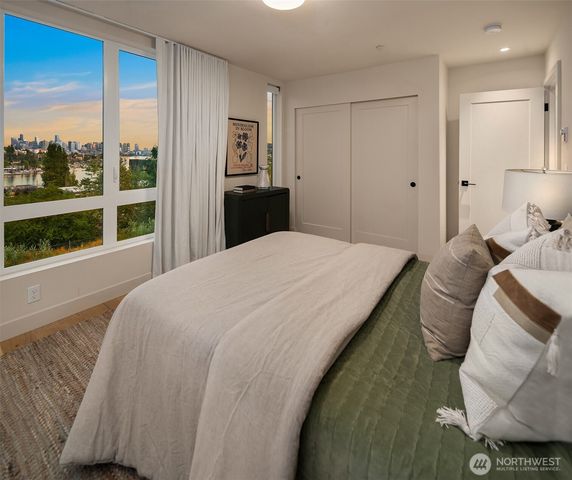 454 NE 40th Street, Seattle, WA 98105