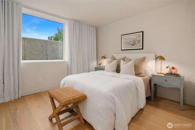 454 NE 40th Street, Seattle, WA 98105