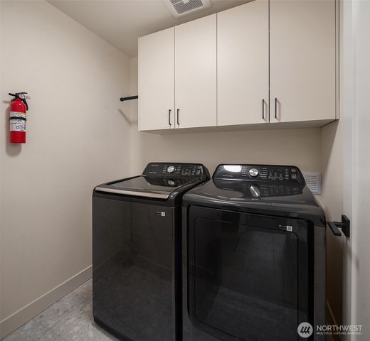 454 NE 40th Street, Seattle, WA 98105