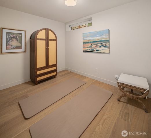 454 NE 40th Street, Seattle, WA 98105