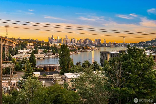 454 NE 40th Street, Seattle, WA 98105