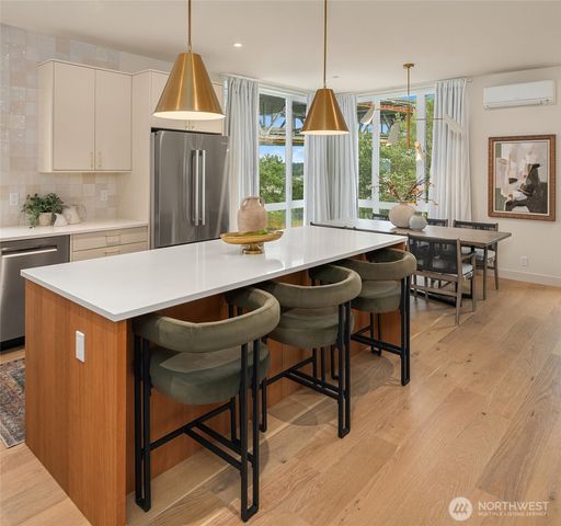 454 NE 40th Street, Seattle, WA 98105