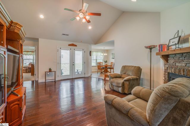 154 Rockcrest Drive, Taylors, SC 29687