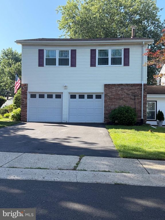 131 CHESAPEAKE DR, NEWTOWN, PA 18940 — photo 2
